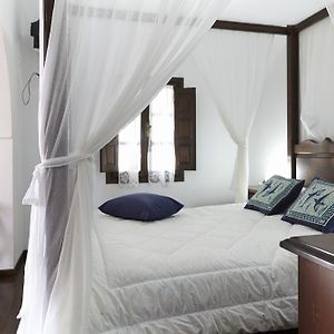 Studio Lit King-Size